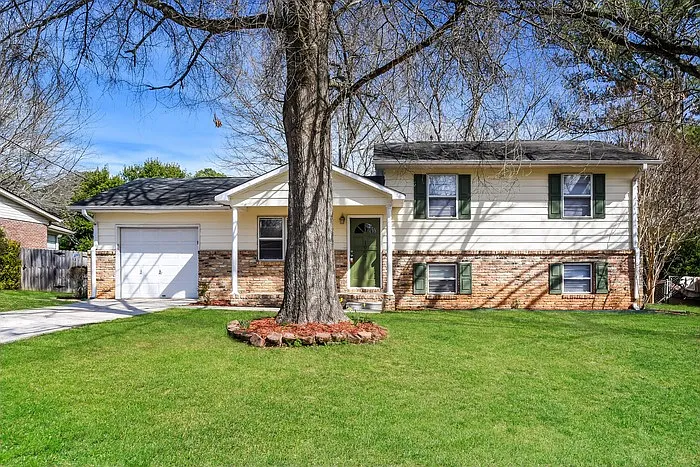 10007 Camille Dr SE — Photo 1