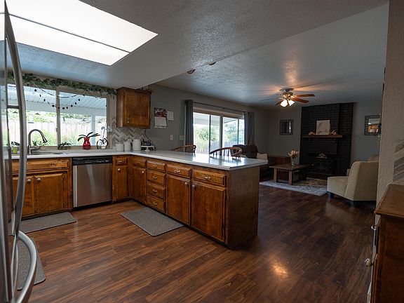 4th image of 471 Stanmar Dr