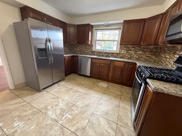 822 Kingsland Lane image 2 of 13