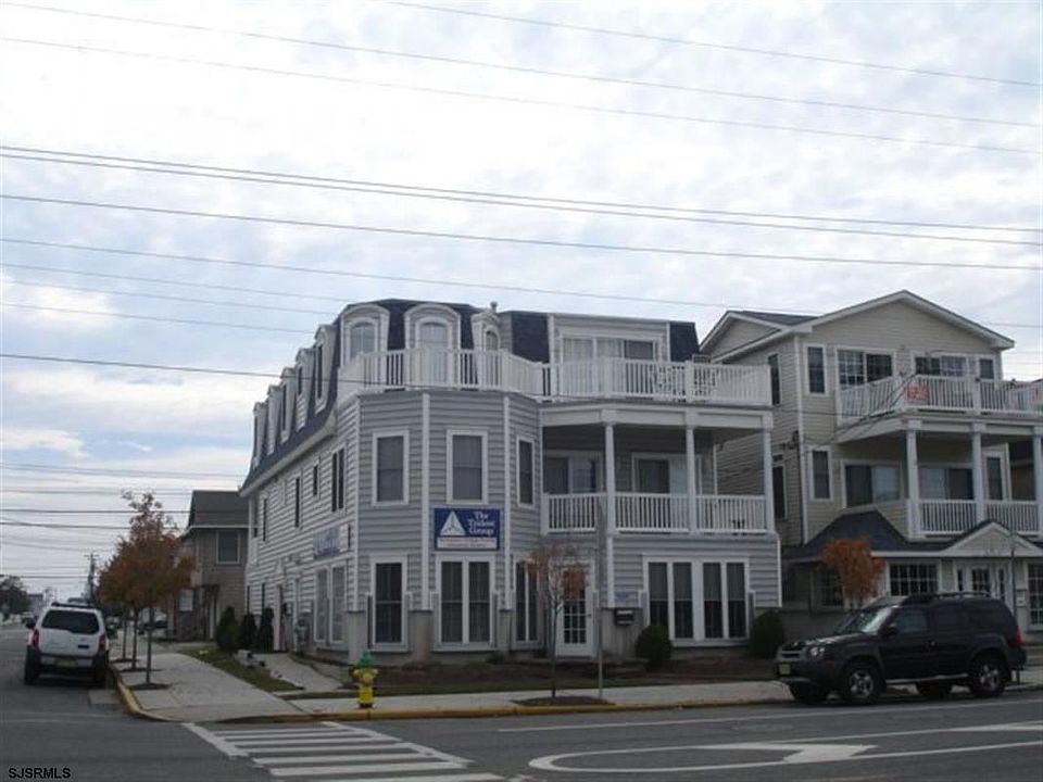1st image of 300 E 12th St