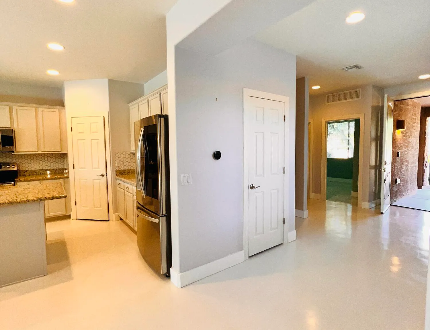 5 bed, 4.0 bath, 3371 sqft, $3,500 — Photo 3