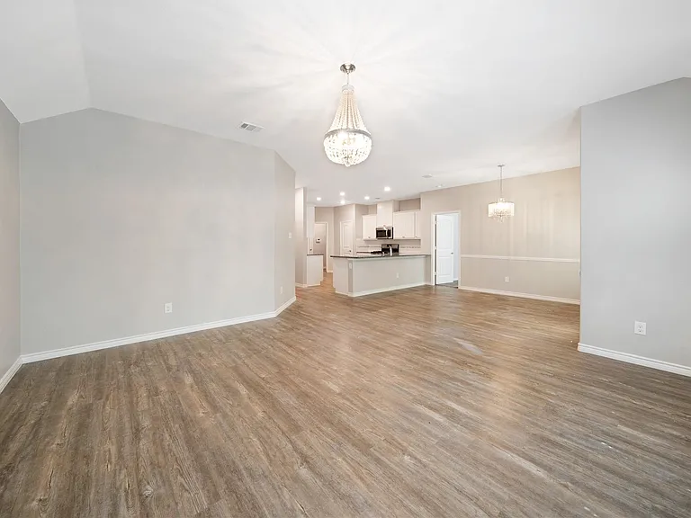 2920 Colorado Dr — Photo 2