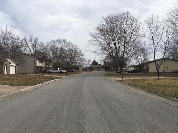 4th image of 521 N Glacier Dr