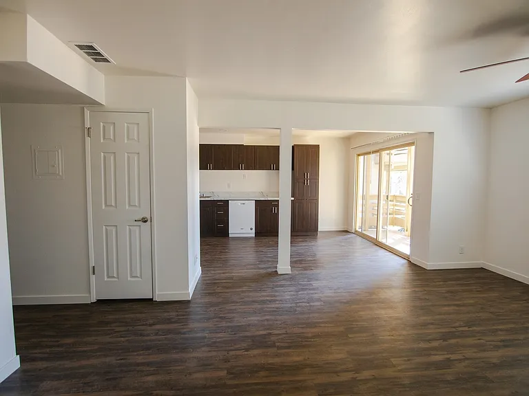 Villa Monterey Apartments — Photo 30