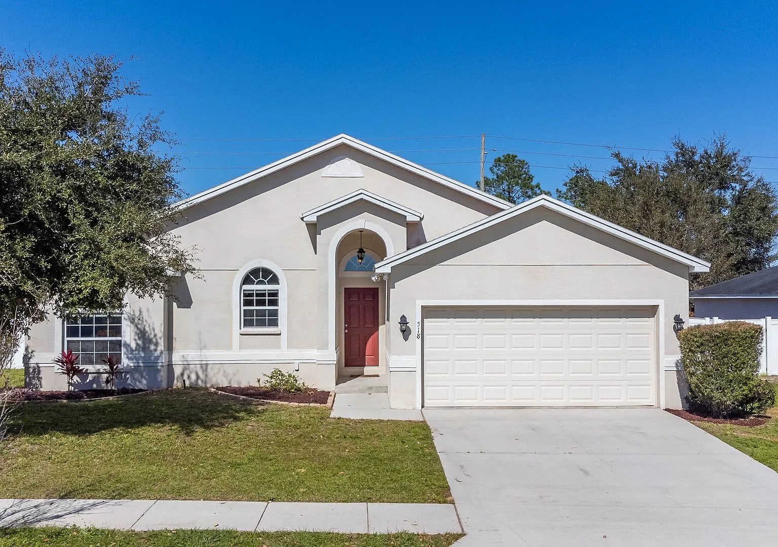 Beatiful 3 bed 2 bath home in the heart of Davenport — Photo 1