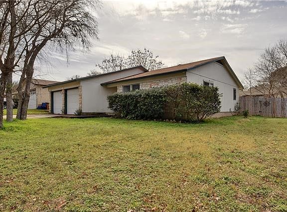 2nd image of 3111 Jeanne Marie Ct