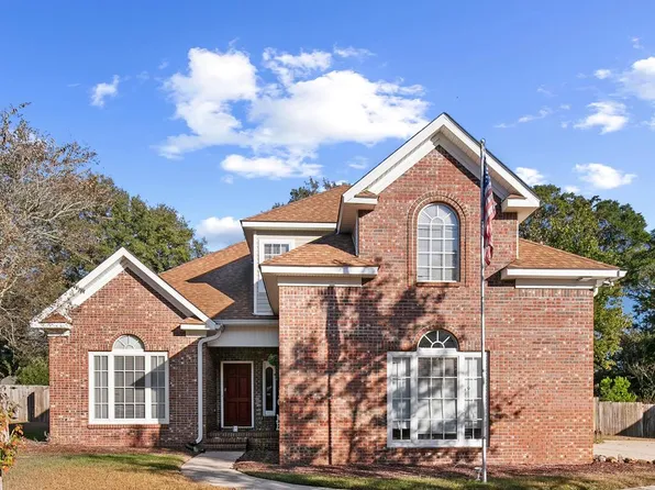 203 Fox Valley Dr, Dothan, AL 36305