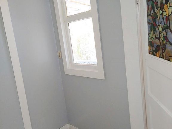 4th image of 834 West St #B