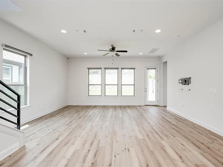 9813 Evening Canopy Dr — Photo 10