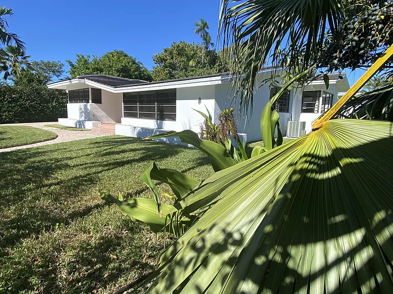 1101 Bay Dr — Photo 6