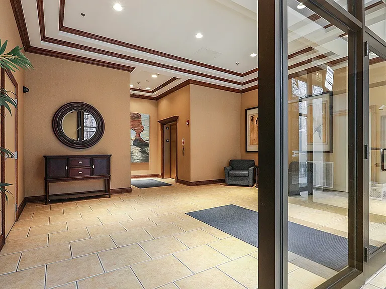 343 W Old Town Ct #700 — Photo 2