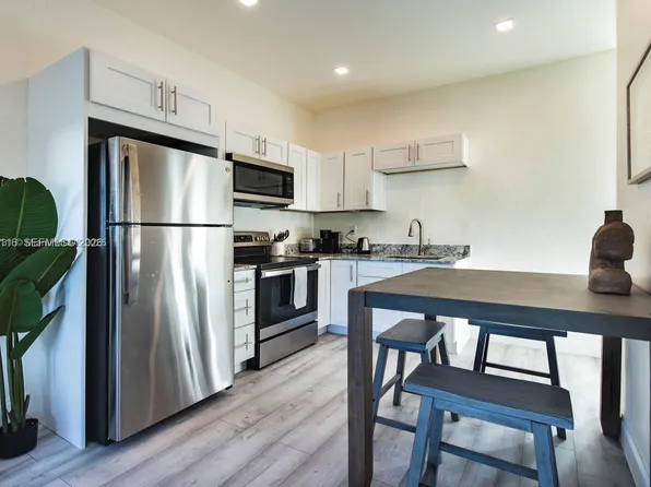 115 SE 2nd St #2, Hallandale, FL 33009