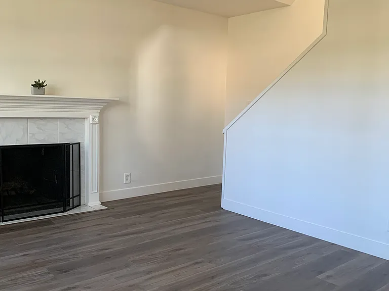 4192 Pickwick Dr — Photo 3