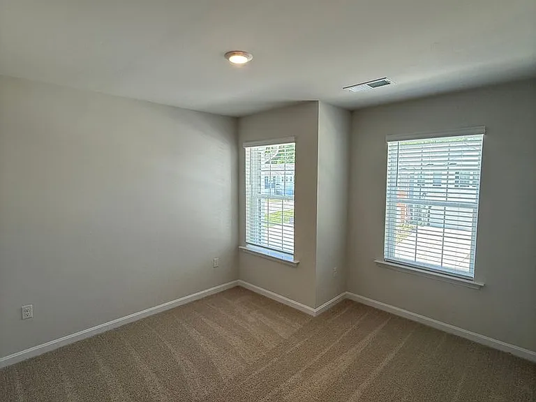 152 Hannock St — Photo 16