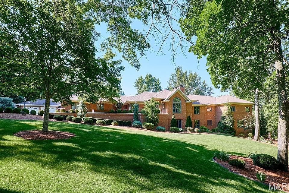 1st image of 3 Forest Hills Dr