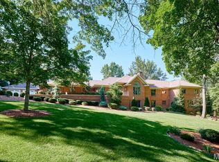 3 Forest Hills Dr, Washington, MO 63090