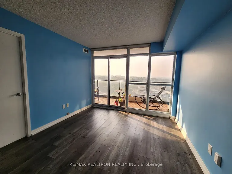 29 Singer Ct #1606 — Photo 15