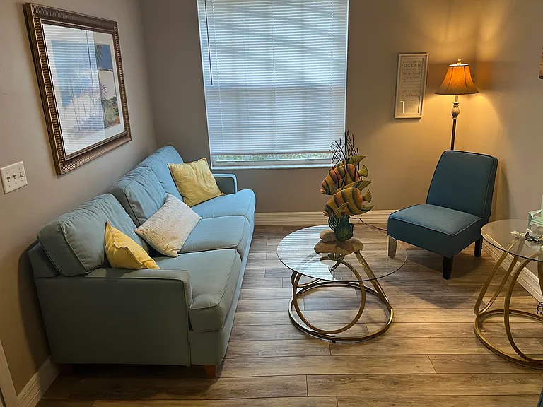 Guest Room 2 (hide-a-bed)