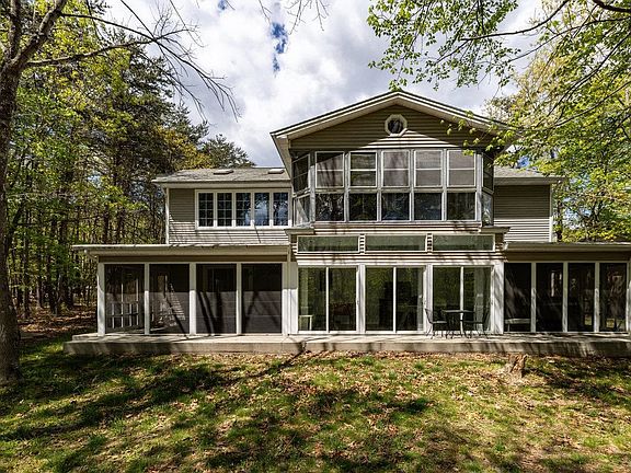 2nd image of 2253 Mountain Dr