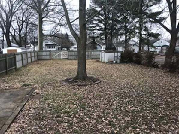 608 N Laurel St, Fairfield, IL 62837