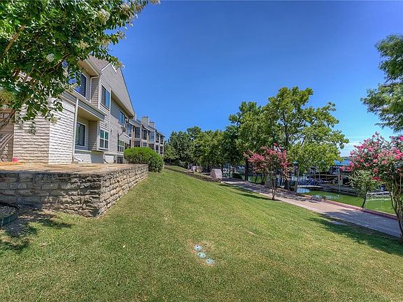 5th image of 430 Yacht Club Dr APT E