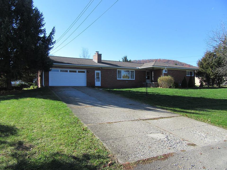 1st image of 108 E Bennett Cir
