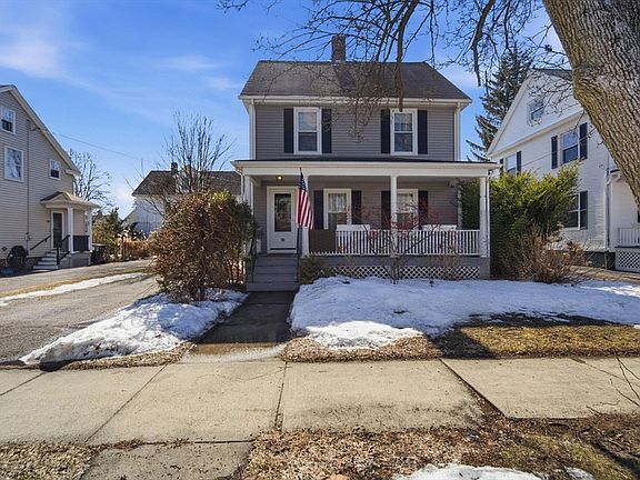 3rd image of 42 Lawler St