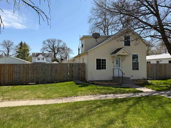 1709 12th St, Columbus, NE 68601