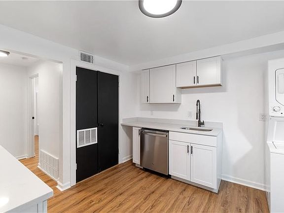 3rd image of 546 Old Frankstown Rd