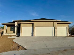 8958 Von St, Papillion, NE 68046