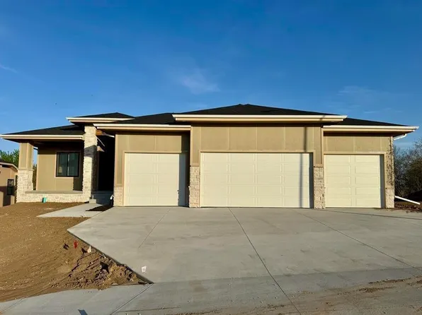 8958 Von St, Papillion, NE 68046