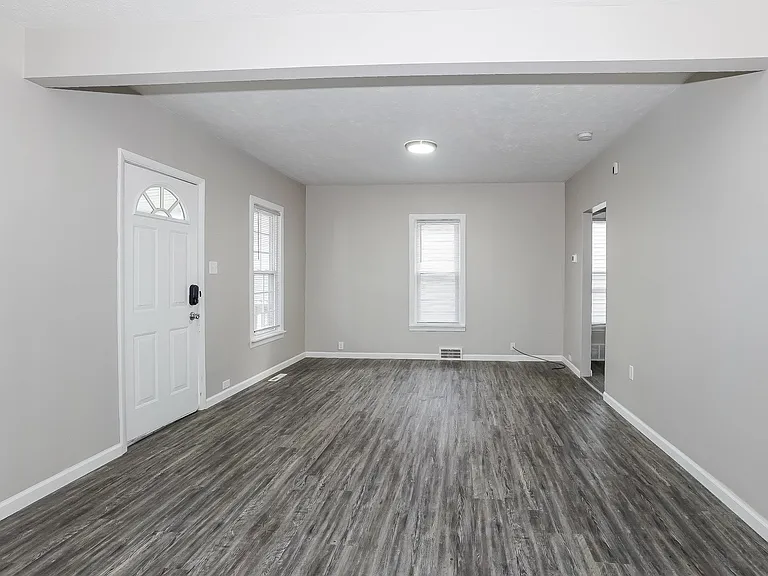 763449_018_living_room_13364705.jpg