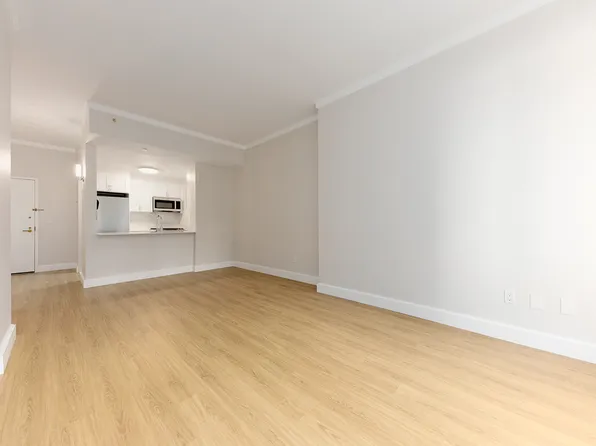 140 Riverside Boulevard 327 image 3 of 5