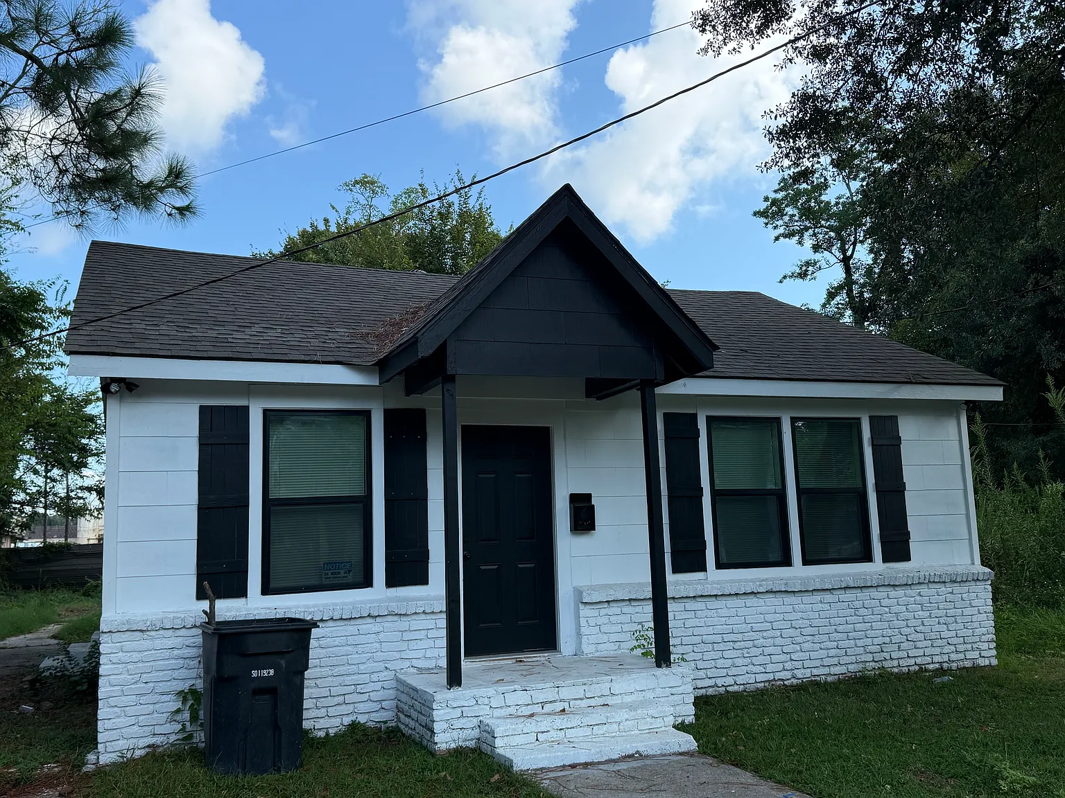 3 bed, 1000 sqft, $1,400 — Photo 1