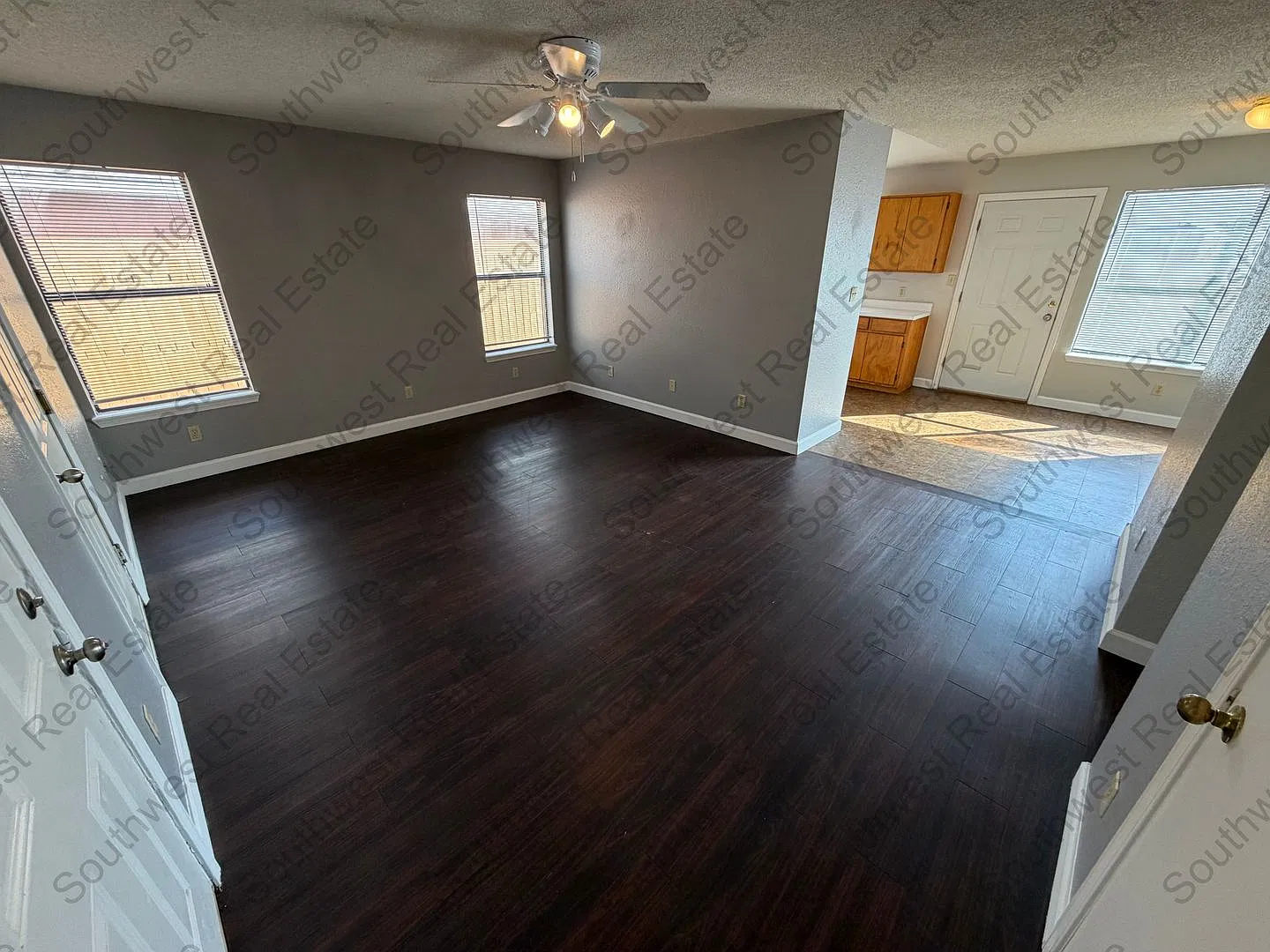 Spacious 3 bedroom 2 bath home — Photo 4