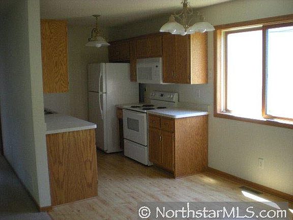 3rd image of 327 Cottage Avenue W