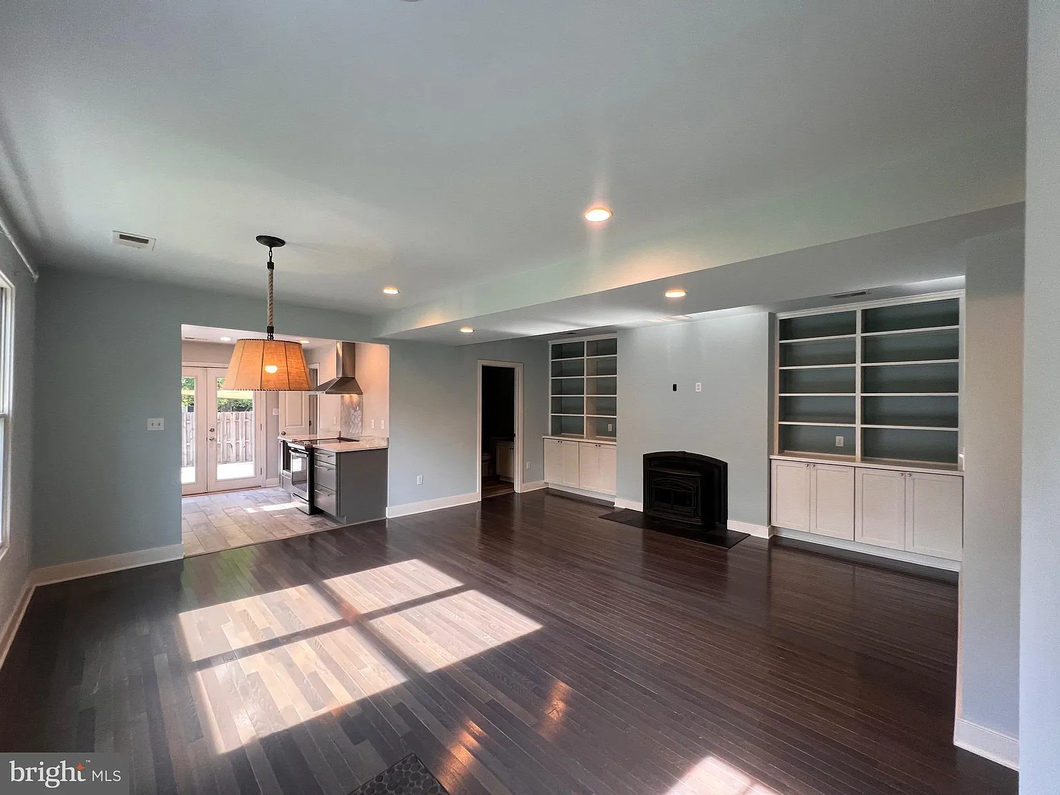 3 bed, 960 sqft, $2,500 — Photo 4