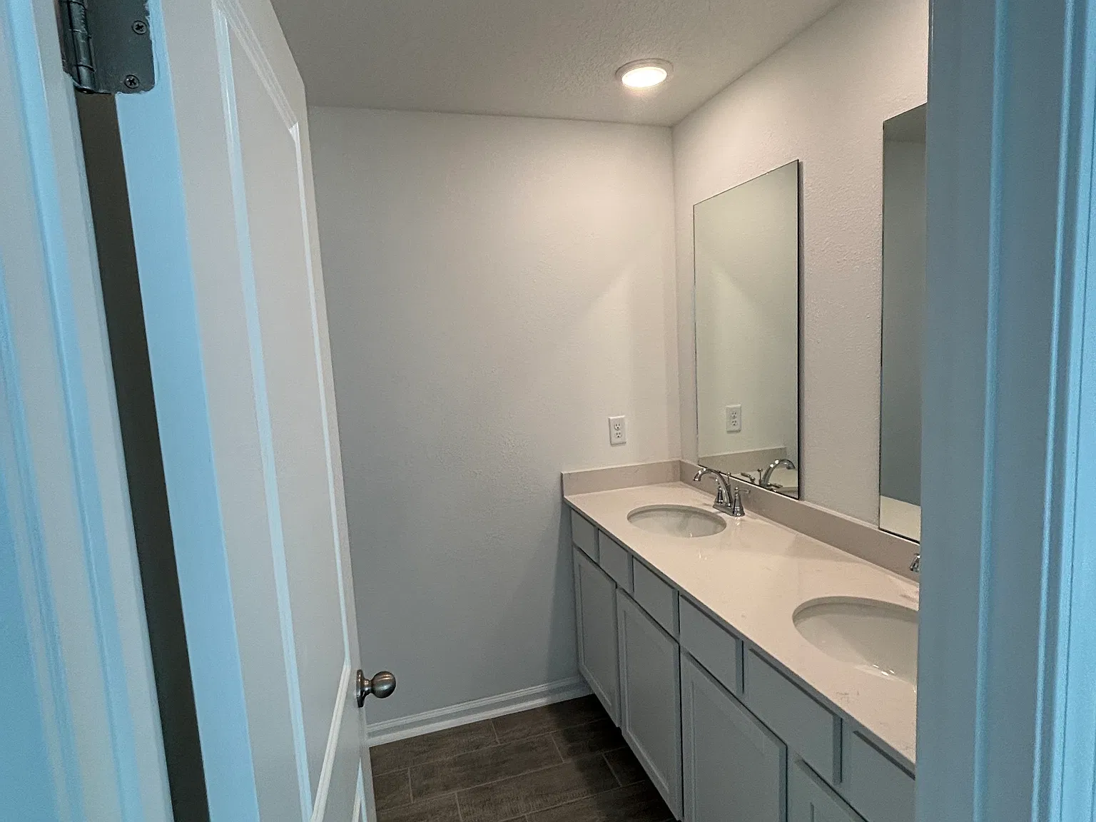 3 bed, 2.5 bath, 2036 sqft, $2,100 — Photo 4