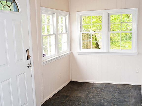 MUD ROOM / ENCLOSED PORCH