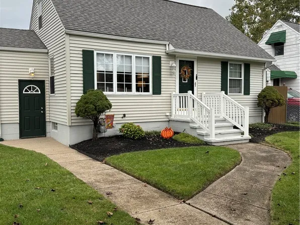 4 Boardman Rd, Lackawanna, NY 14218