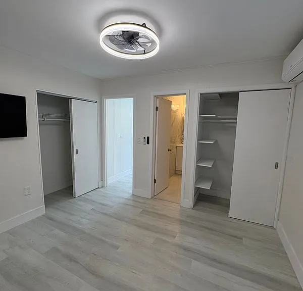 6880 Scott St — Photo 2