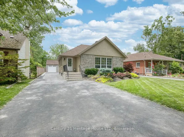 6021 Montrose Rd, Niagara Falls, ON L2H 1L4