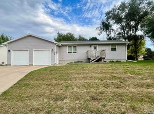 506 S Pearl St, Elk Point, SD 57025