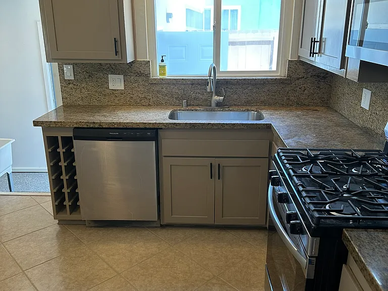1169 Hilltop Dr — Photo 7