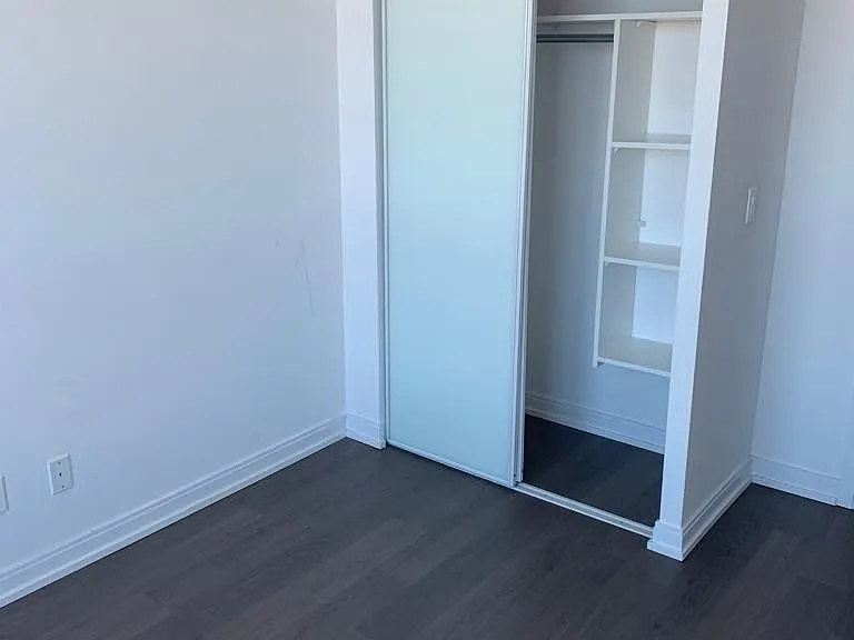 255 Village Green Sq #Penthouse 08 — Photo 7
