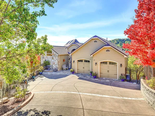 1076 NW Starlite Pl, Grants Pass, OR 97526