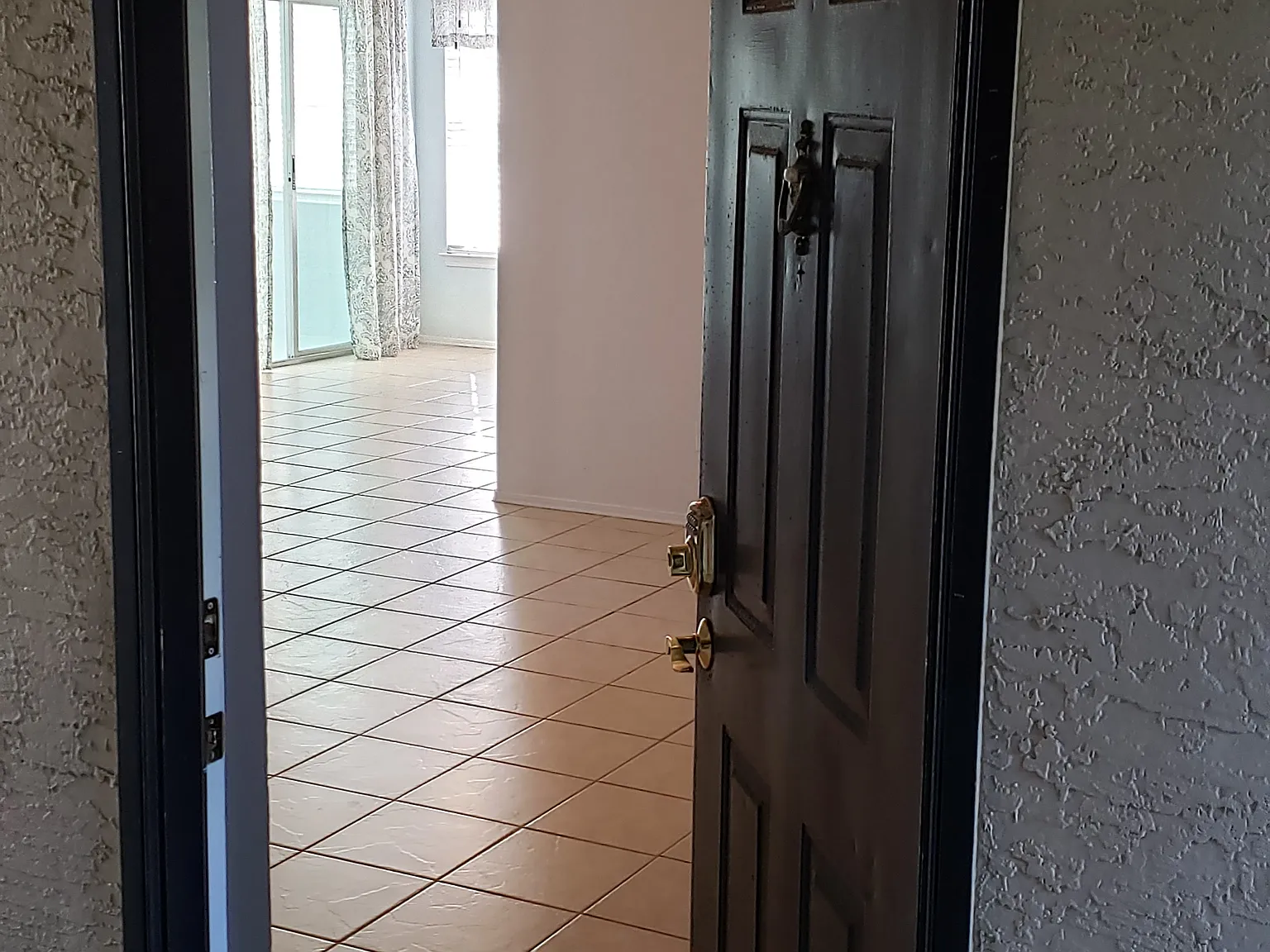 2 bed, 1156 sqft, $1,825 — Photo 2