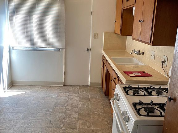 2nd image of 379 Rosecrans St
