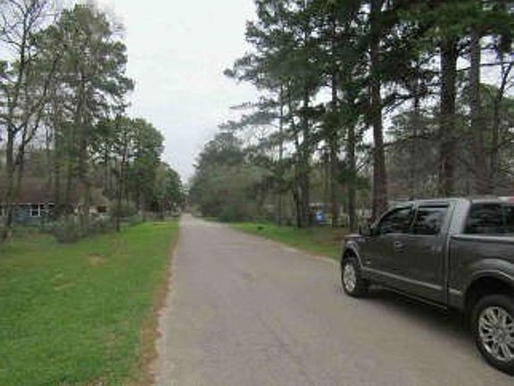 Exterior Neighborhood (street photo)