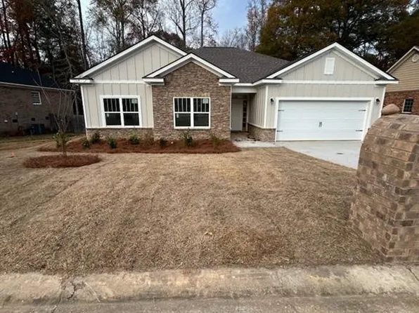 189 Meadowlark Dr, Smiths Station, AL 36877
